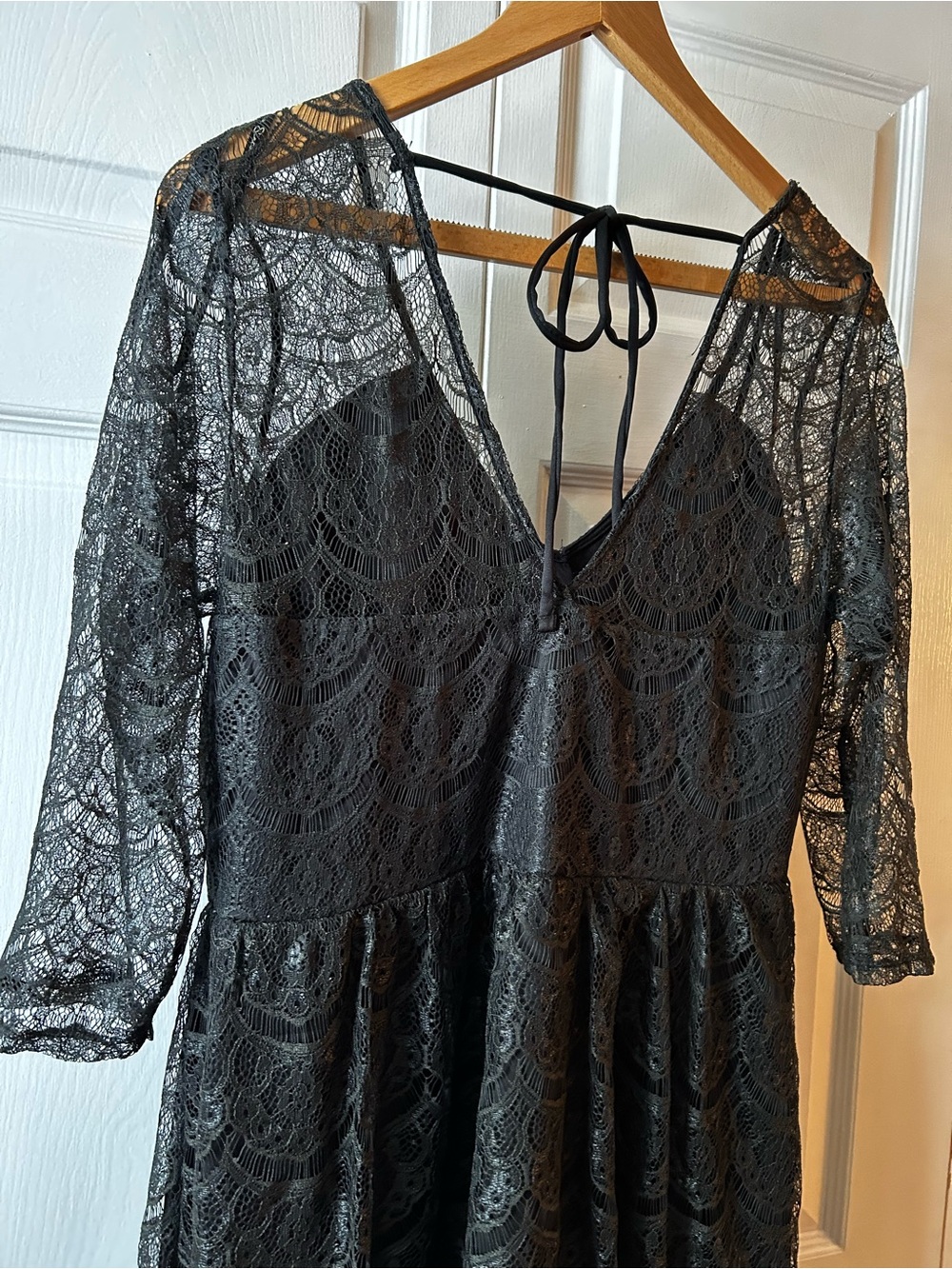 Black Lace V-Neck Tie-Back mini Dress